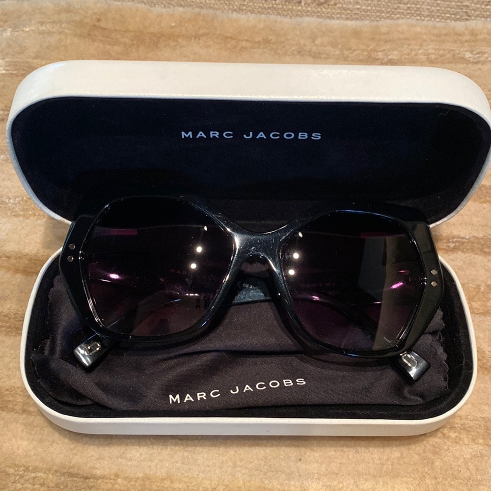 Authentic Marc Jacobs Sunglasses-Black/Silver w/ White Hard Case & Dust Cloth